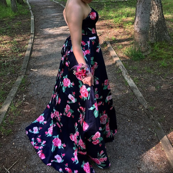 Prom dress❤️ - Picture 4 of 4